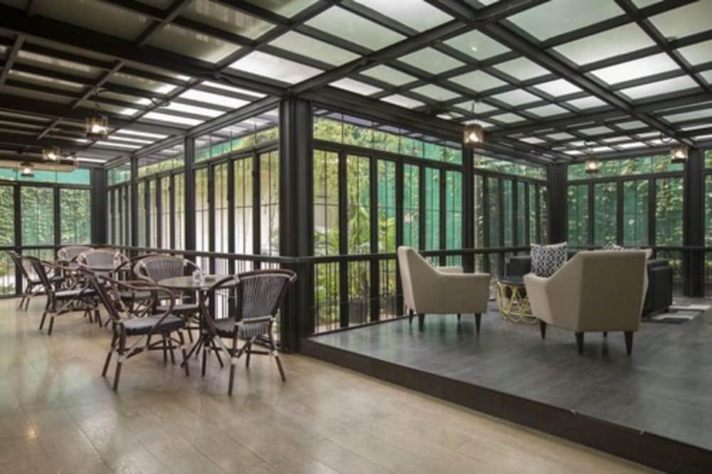 Hotel GranDhika Iskandarsyah Jakarta Exteriör bild